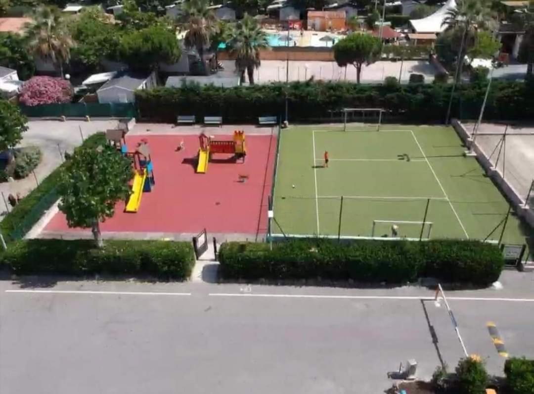 Hotel Vacances Familiales Dans Camping Avec Piscine Fréjus Exterior foto